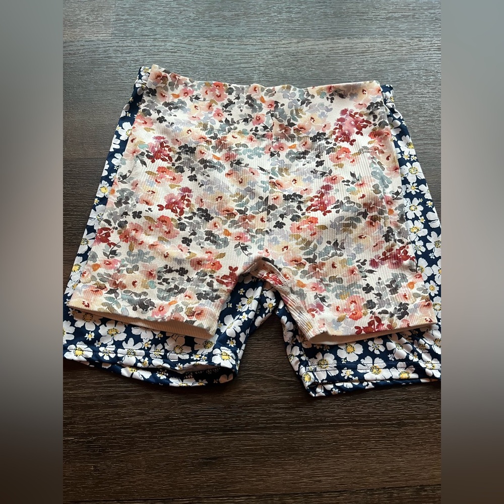 Floral Print Biker Shorts Set - Picture 3 of 8